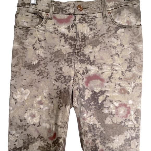 Chico’s Floral Print Slim Jeans | Size XS | So Slimming - Picture 6 of 12